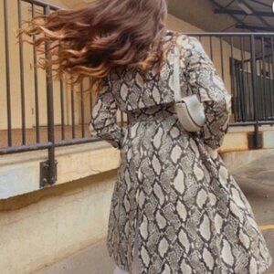 Choosy Elizabeth Faux Snakeskin Trench Coat Lined Belted Women's Size S Garment